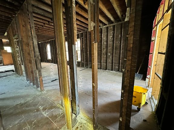 3rd image of 6147 S Loomis Blvd
