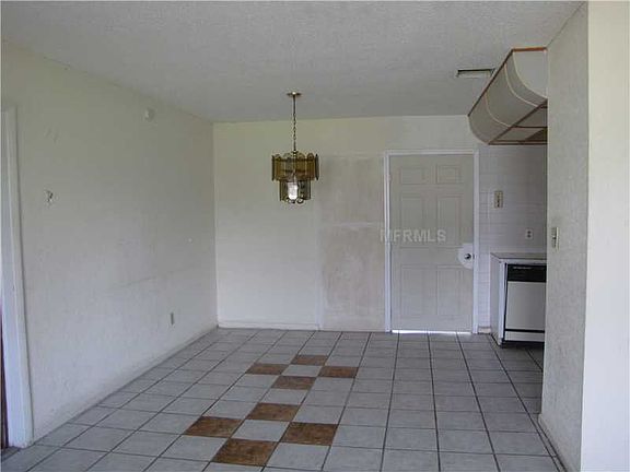 3rd image of 24044 Heritage Pl