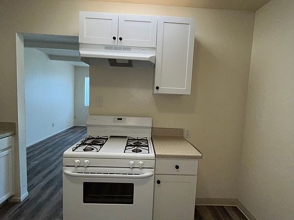 5th image of 506 E Cypress Ave APT C