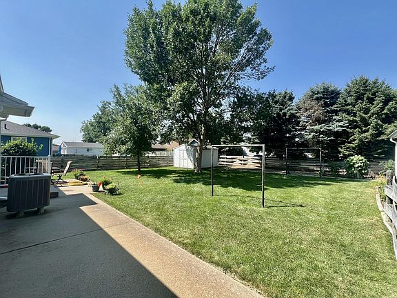 4th image of 809 Labarge Ct