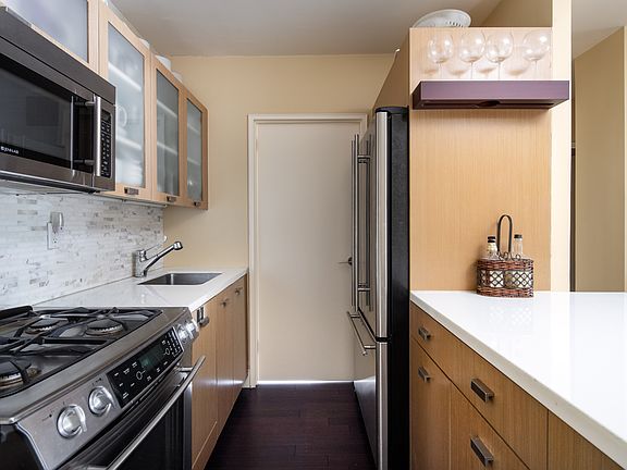3rd image of 212 E 47th St APT 30F