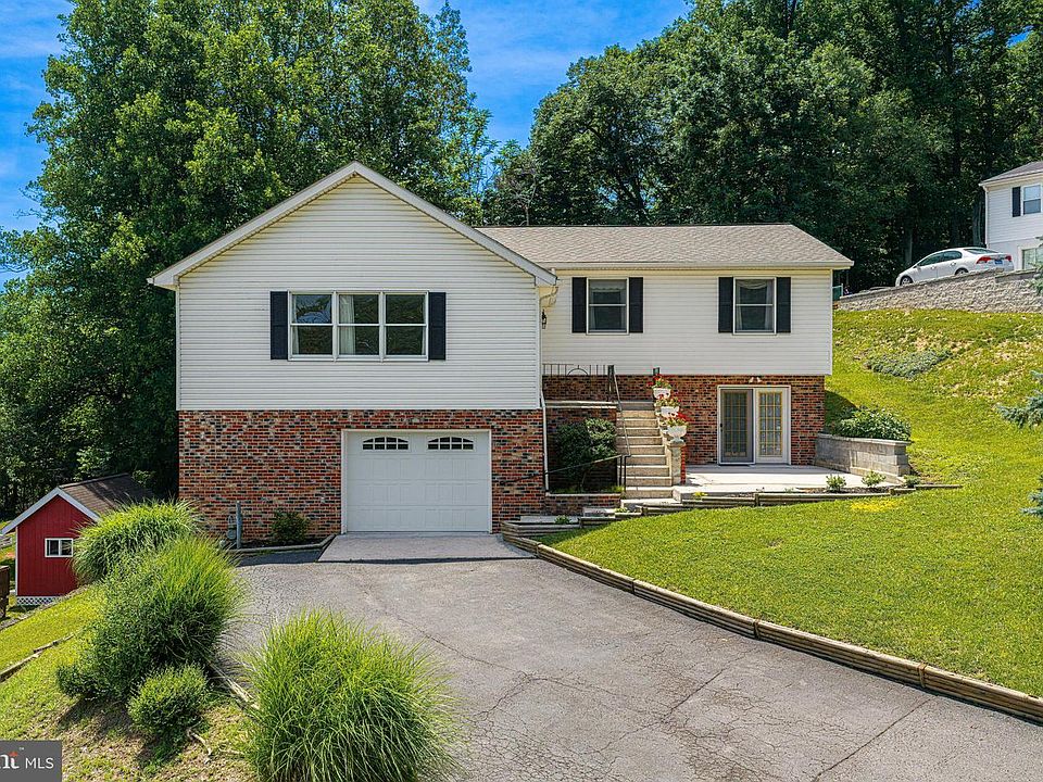 1st image of 608 Wellington Ln