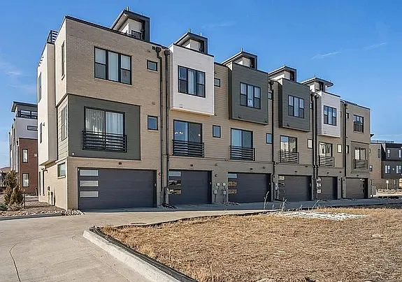 2 bed, 1451 sqft, $3,495 — Photo 3
