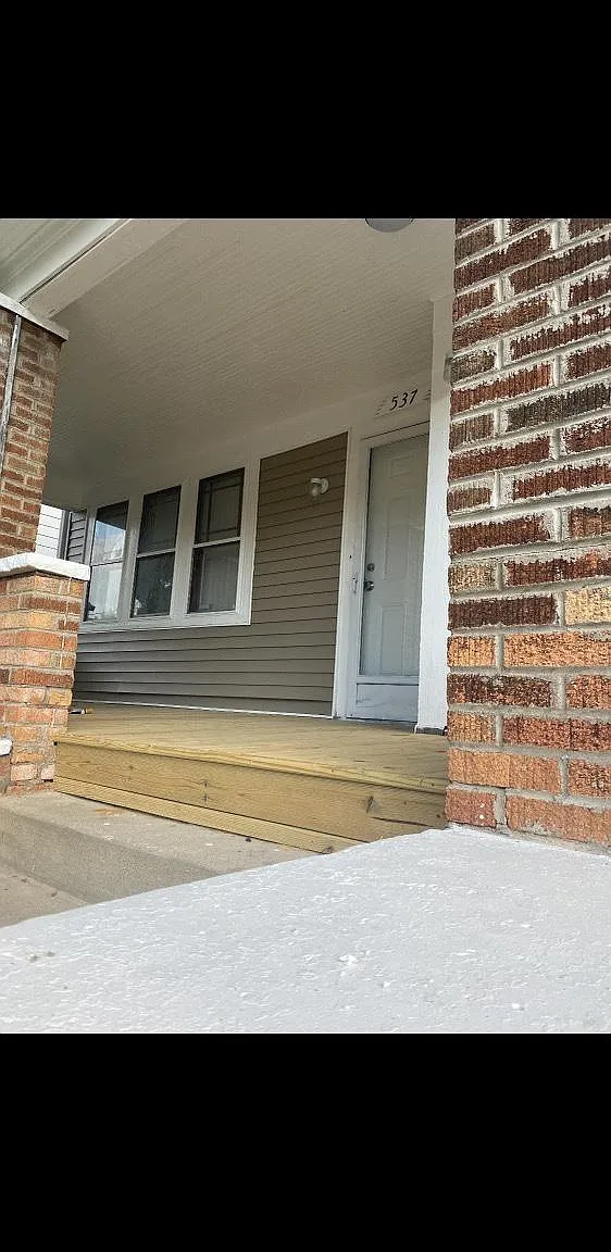 1008 Pinewood Ave — Photo 3