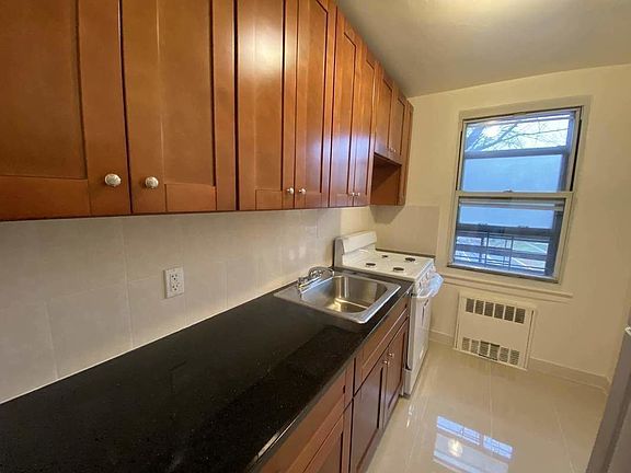 4th image of 216-10 77th Ave #33L