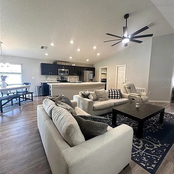 6911 Gideon Cir — Photo 6