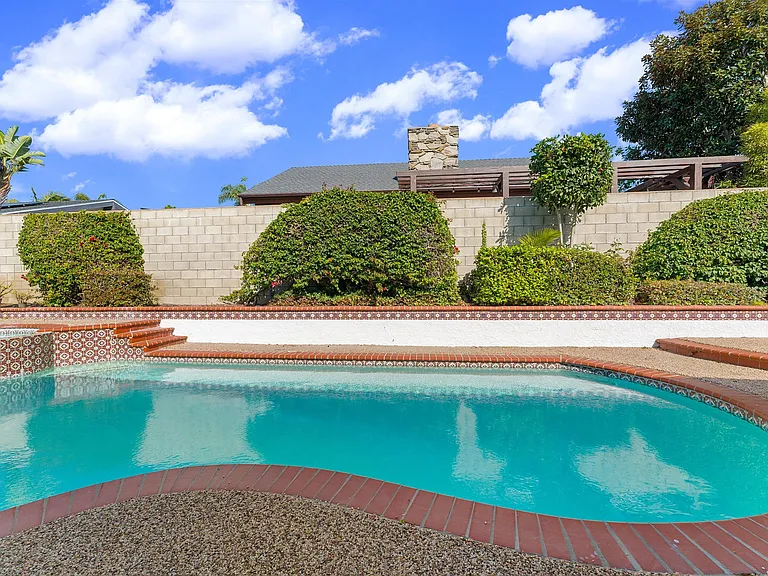 16932 Edgewater Ln — Photo 34