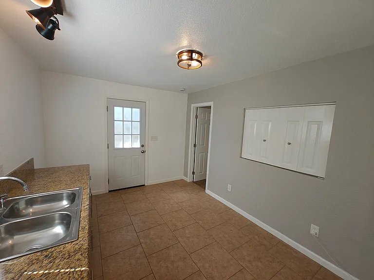 812 Cedar St #102 — Photo 9