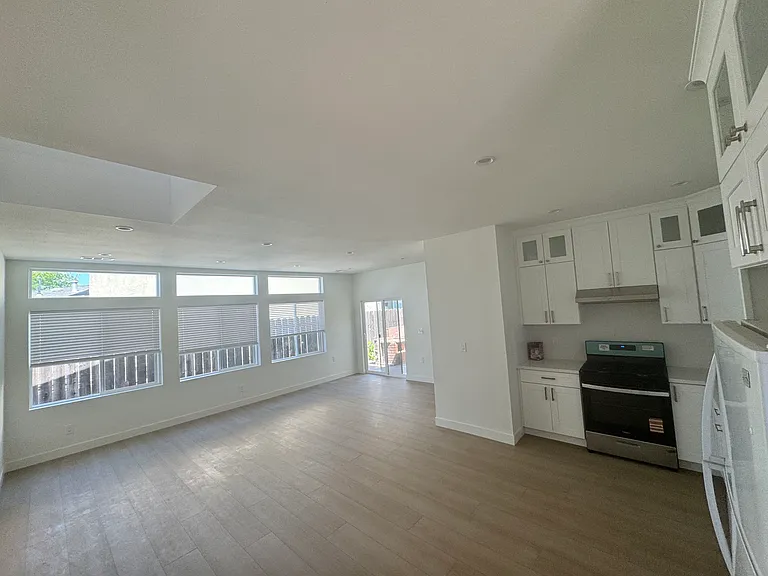 4426 Cherrywood Ave — Photo 3