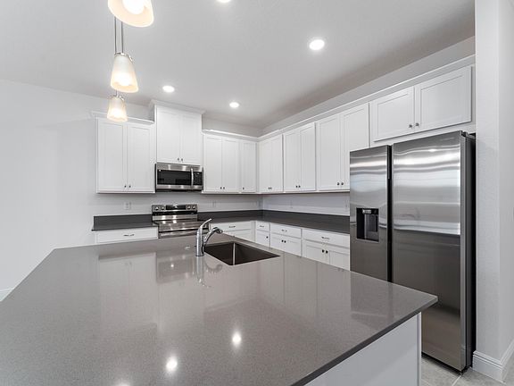 5th image of 3858 Knotty Pine St