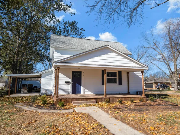 217 N 6th St, Adel, IA 50003