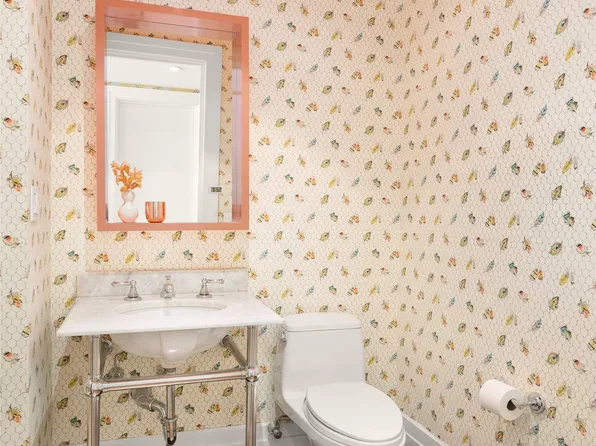 30 Main Street image 16 of 19