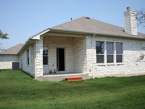 Spacious Back Yard