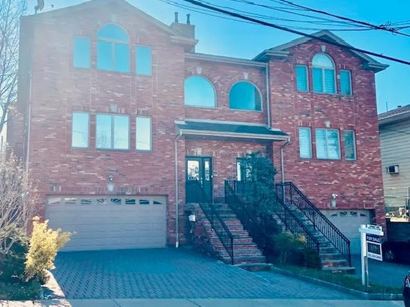 212 7th St #A, Palisades Park, NJ 07650