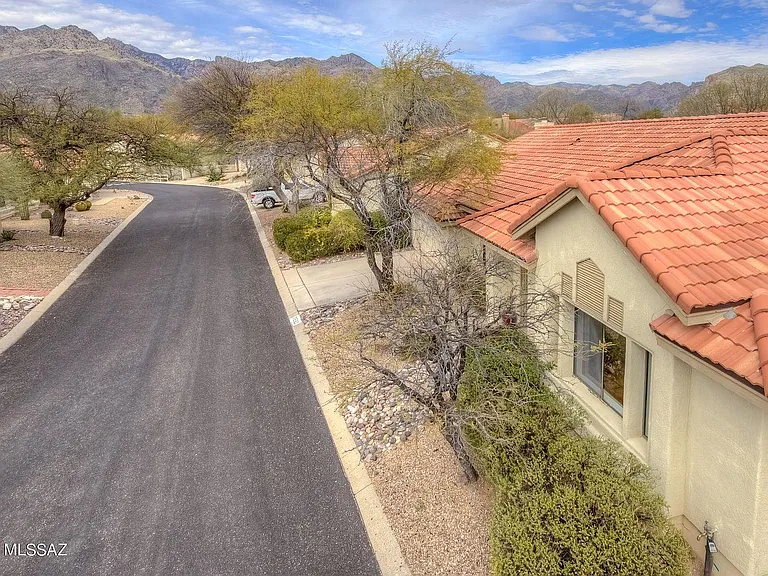 7690 E Dayview Cir — Photo 1