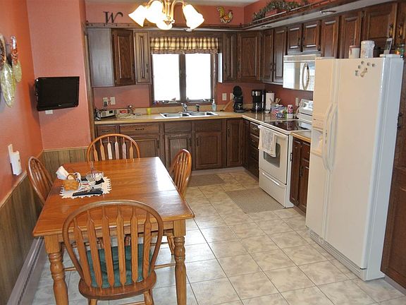 2nd image of 305 W College St