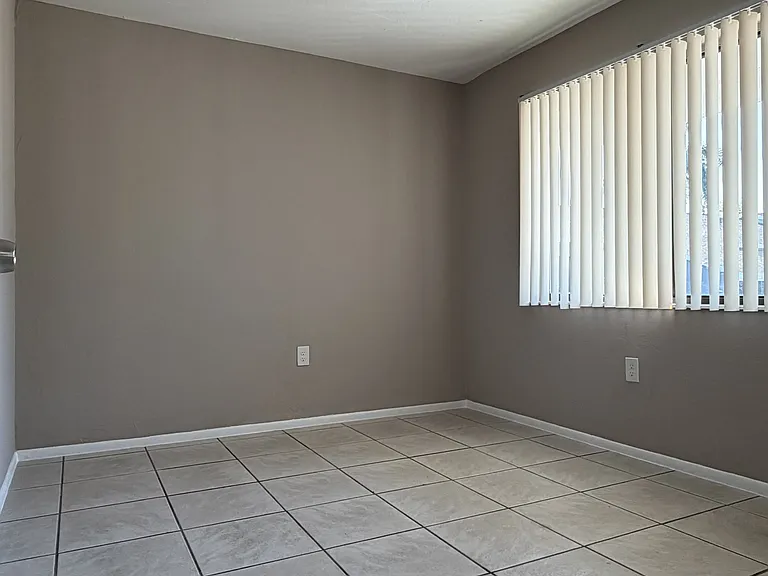4214 Desoto Ave — Photo 12