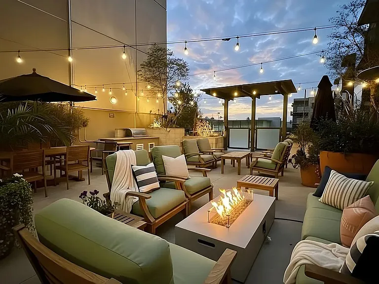 Cahuenga Place — Photo 12