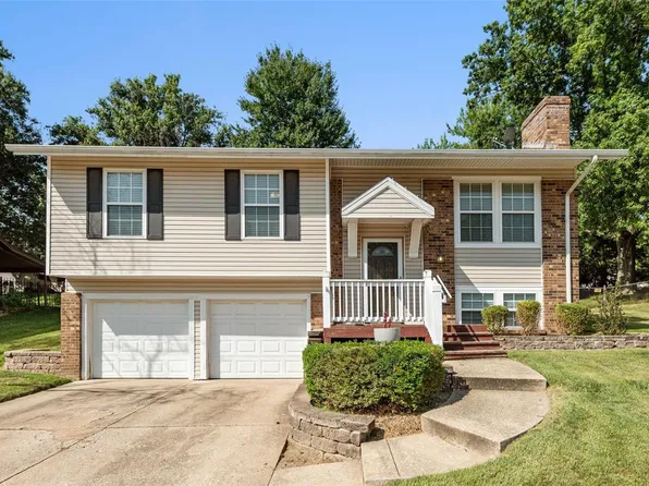 2487 Wesmeade Dr, Maryland Heights, MO 63043