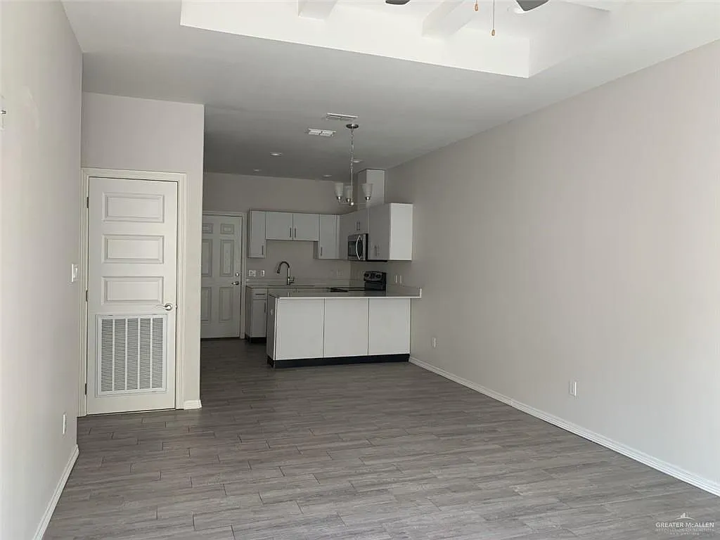 2 bed, 2.0 bath, 900 sqft, $900 — Photo 3