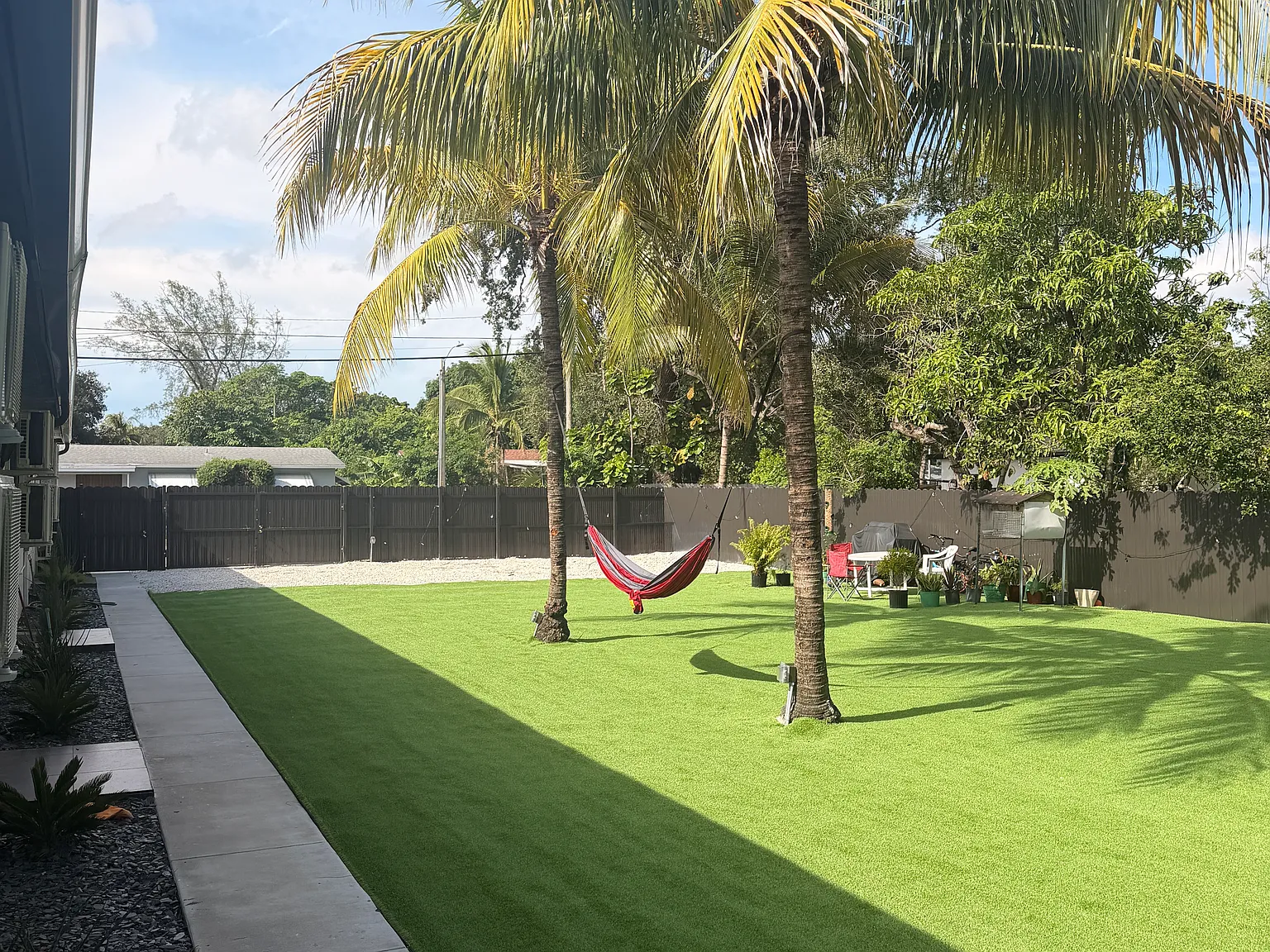 2 bed, 700 sqft, $2,300 — Photo 1