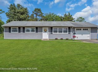 18 Colgate Dr, South Toms River, NJ 08757