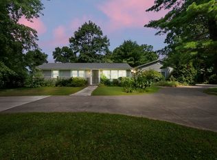 208 W Gump Rd, Fort Wayne, IN 46845