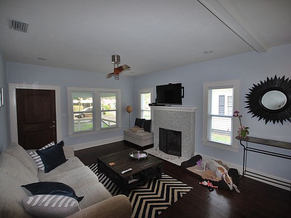3rd image of 1623 Dauphin Ln