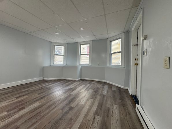 94 Fairview St APT 3