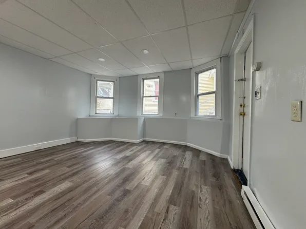 94 Fairview St APT 3, Waterbury, CT 06710