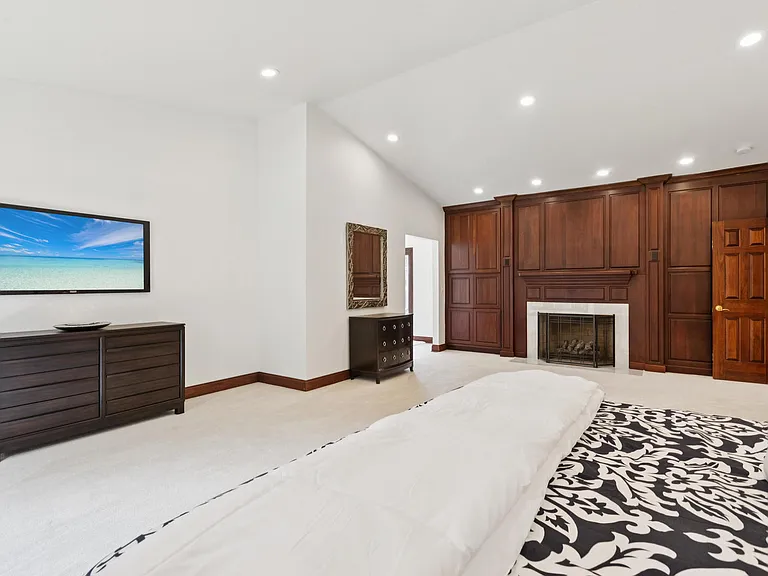 2430 Dorina Dr — Photo 13