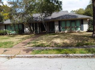 10730 Meadow Lake Ln, Houston, TX 77042