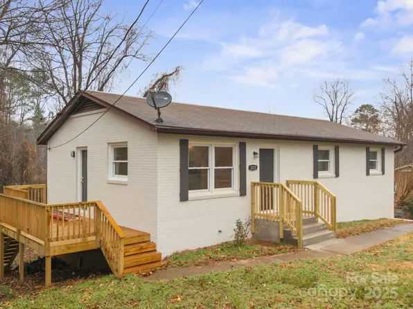 3272 Wilson Heights Dr, Hildebran, NC 28637