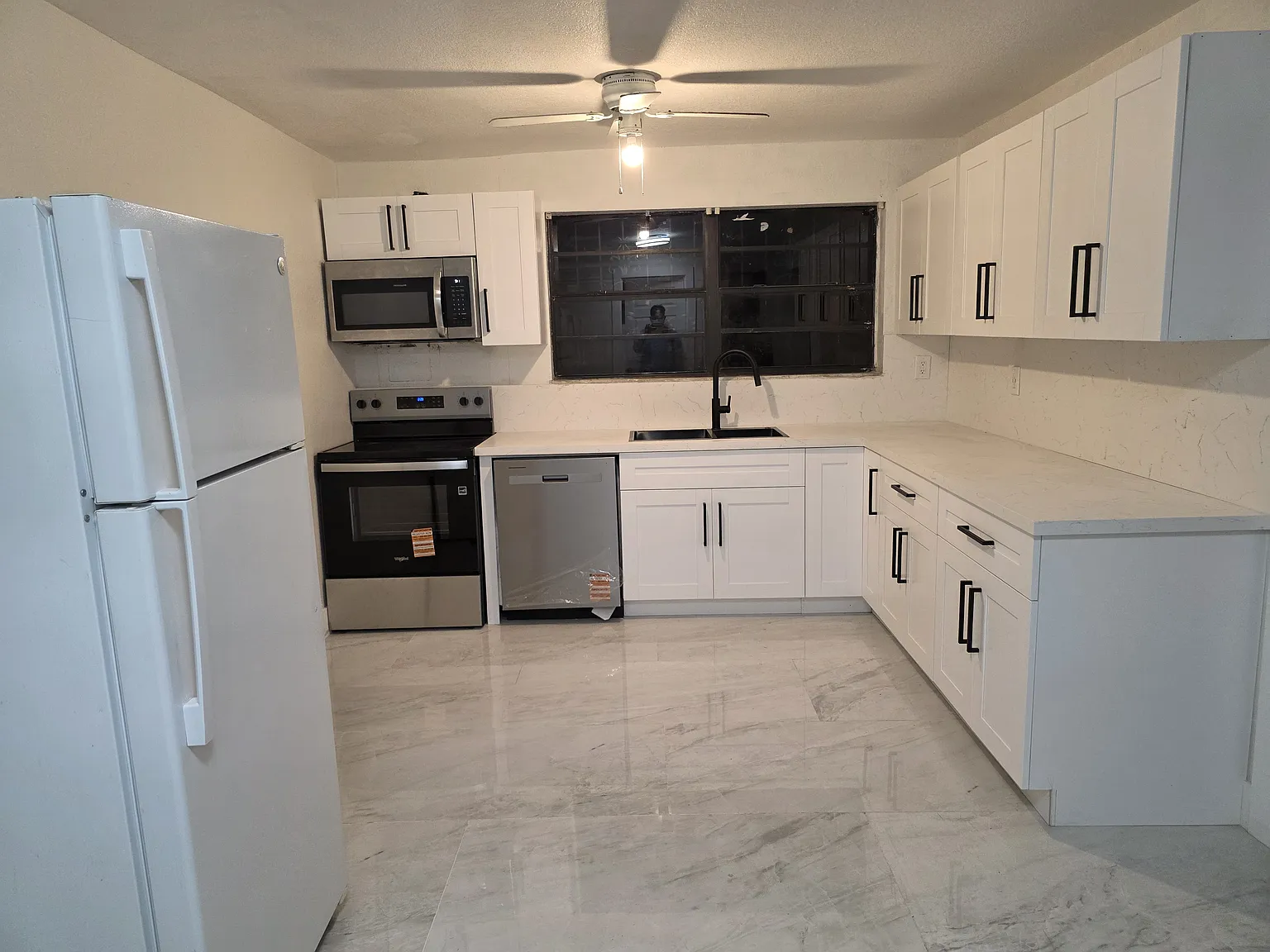 3 bed, $2,600 — Photo 2