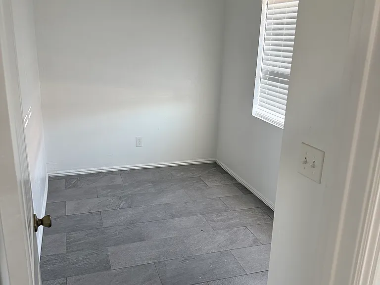 1006 E Polk St #1 — Photo 7