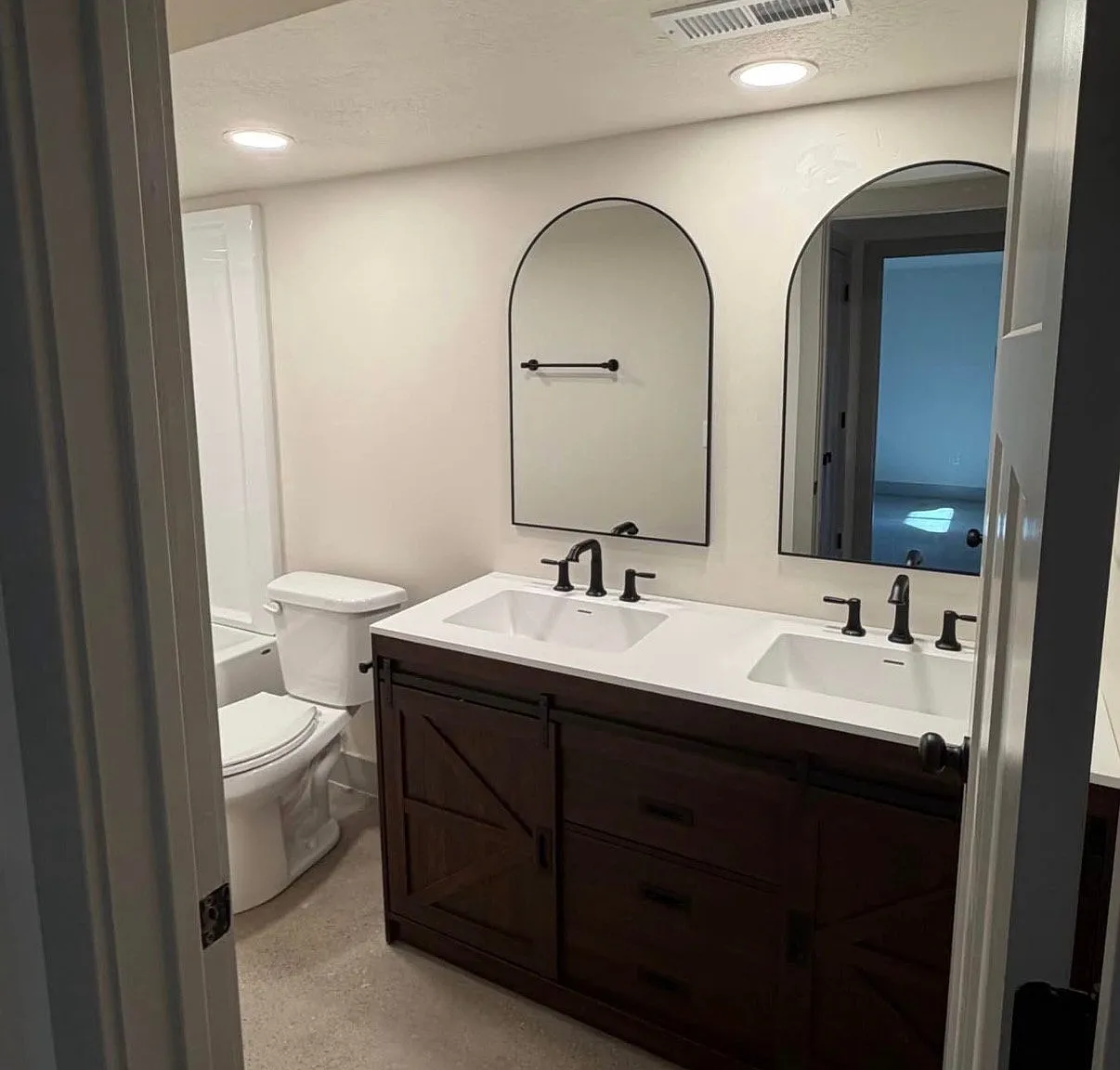 Basement Apartment — Photo 4