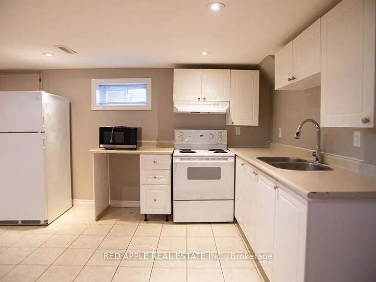 126 Longford Dr — Photo 12