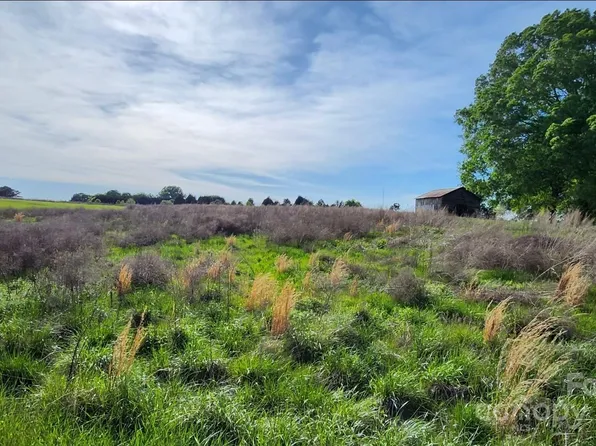 147 Miracle Farm Rd, Stony Pt, NC 28678