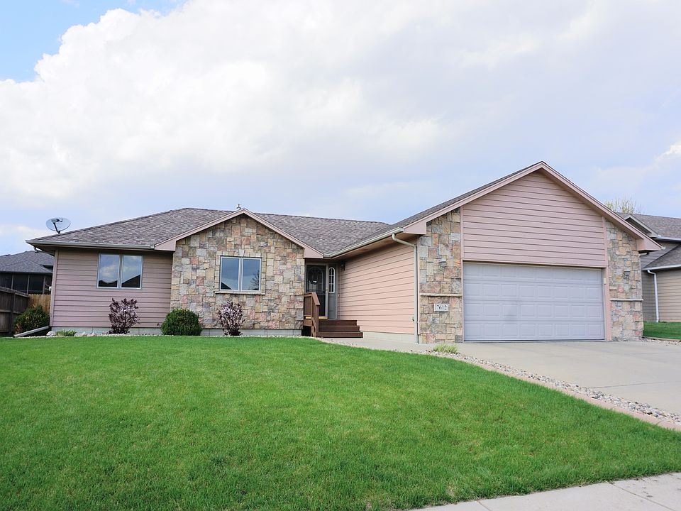Welcome to 7612 W Legacy St!