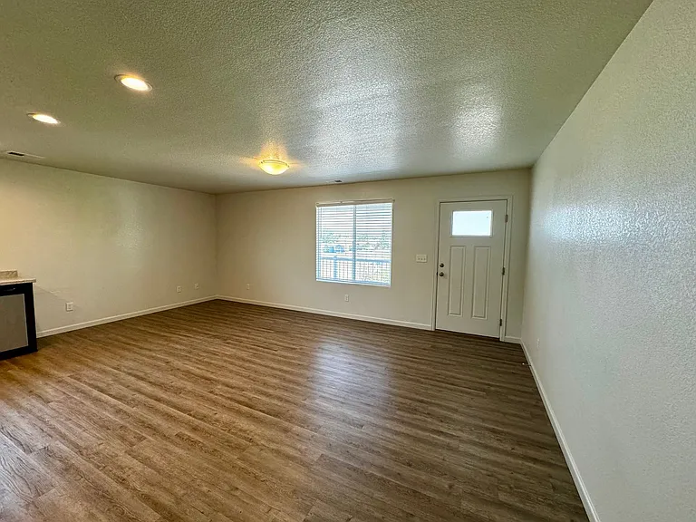 6335 Main St — Photo 4