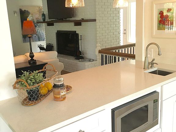 Kitchen island/bar sink