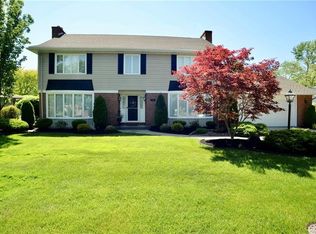 222 Hunters Ln, Williamsville, NY 14221