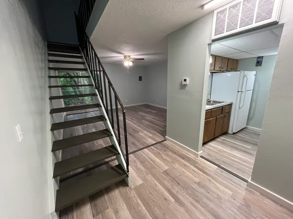 2800 S Husband St APT B4, Stillwater, OK 74074