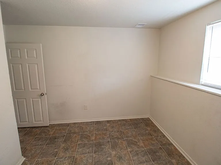 1013 W Ash St — Photo 32
