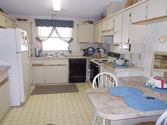2nd image of 2411 Sandlewood Ln