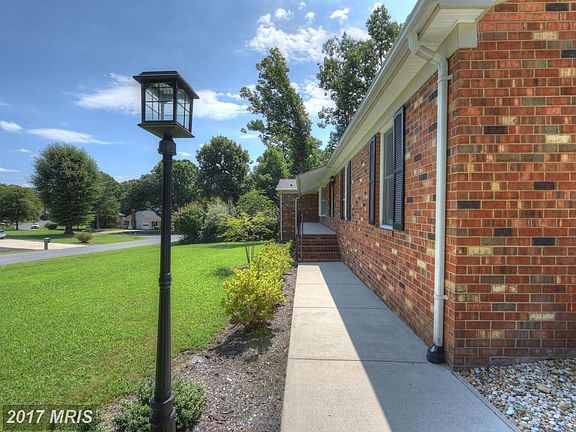 3rd image of 400 Laurel Ave