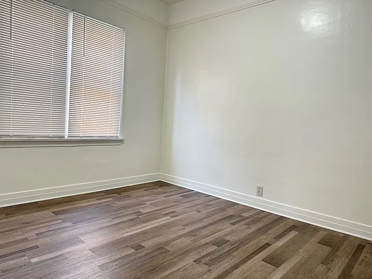 541 W 5th St #208 — Photo 3