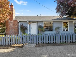 215 6th Ave S, Edmonds, WA 98020
