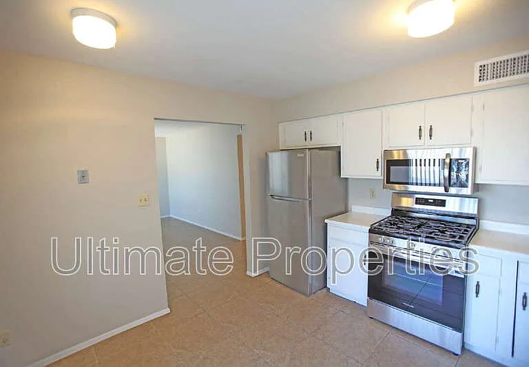 3832 W Acapulco Ln — Photo 9