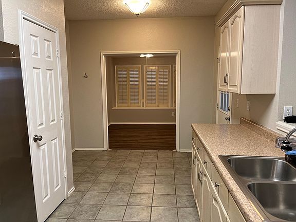 3rd image of 3122 Park Garden Pl